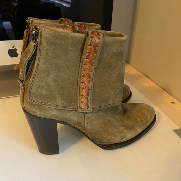 Ariat Two 24 Women's Suede Ankle Boot - Picture 7 of 12